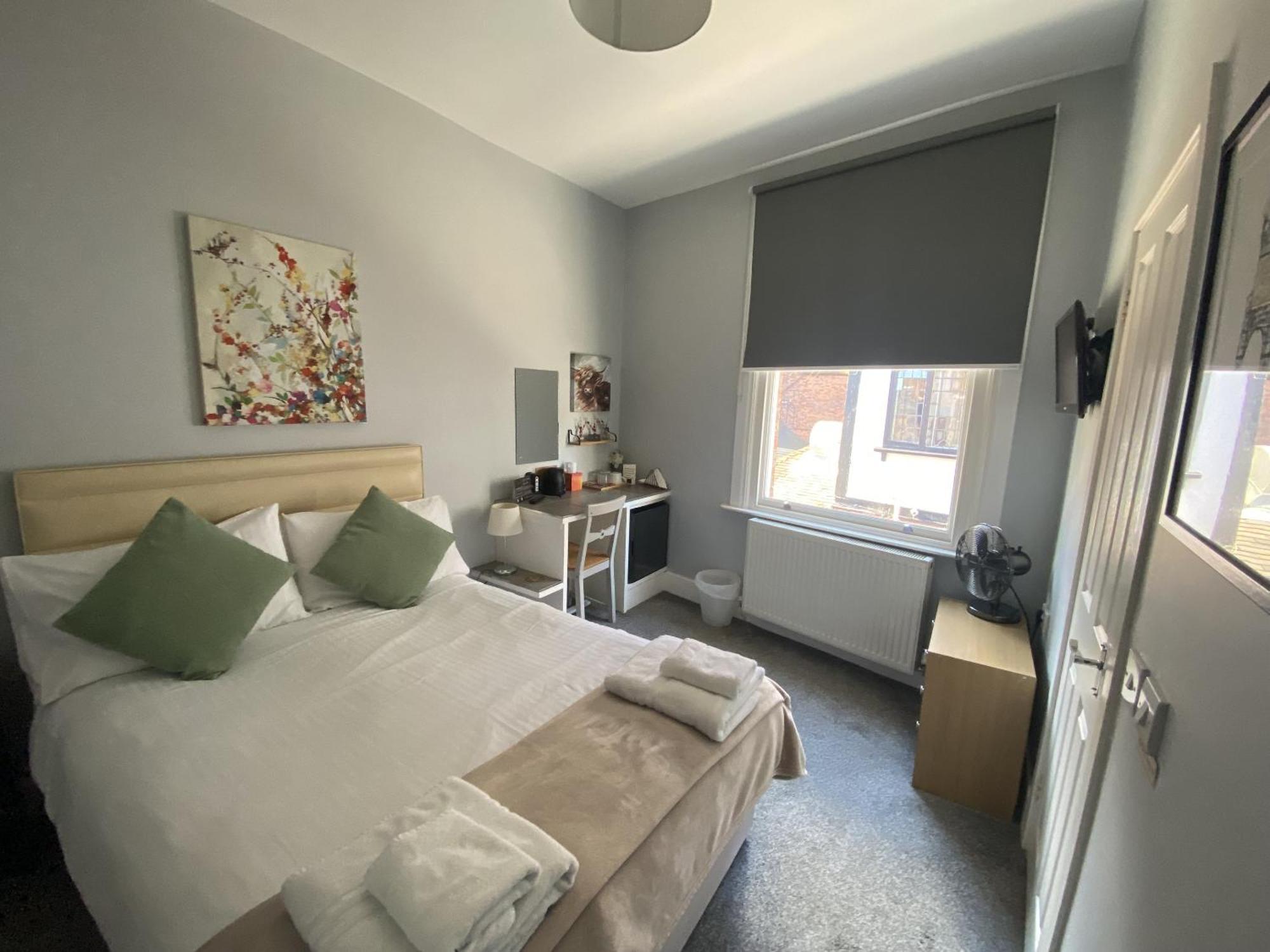 Grosvenor Place 3*