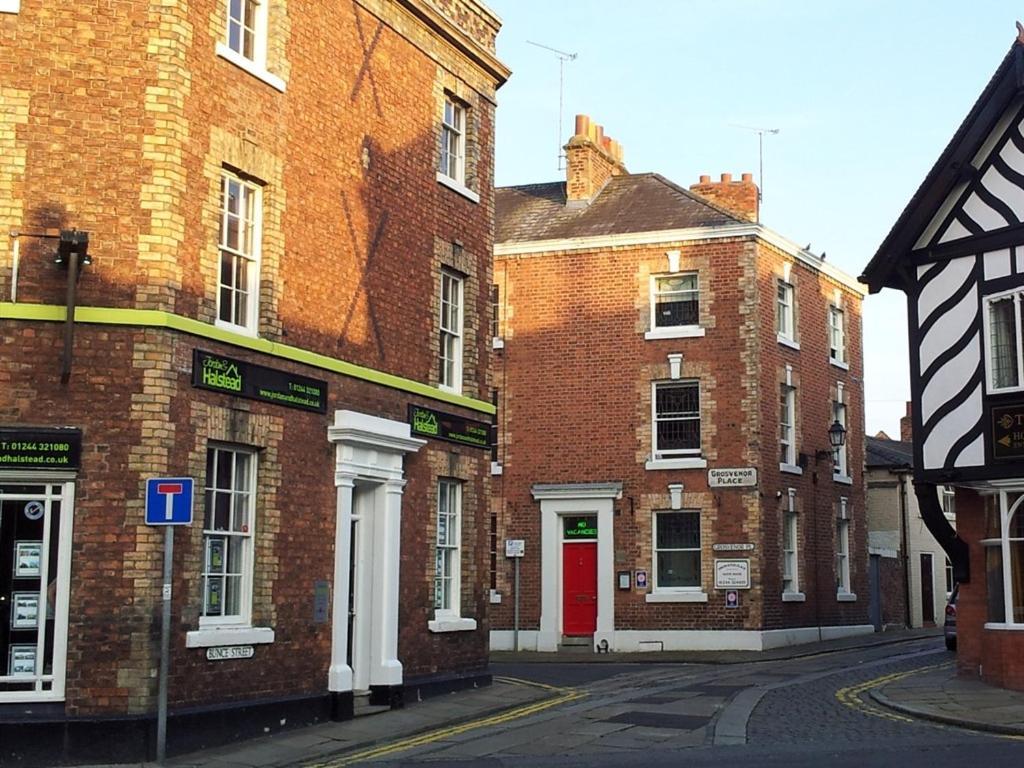 Grosvenor Place 3*